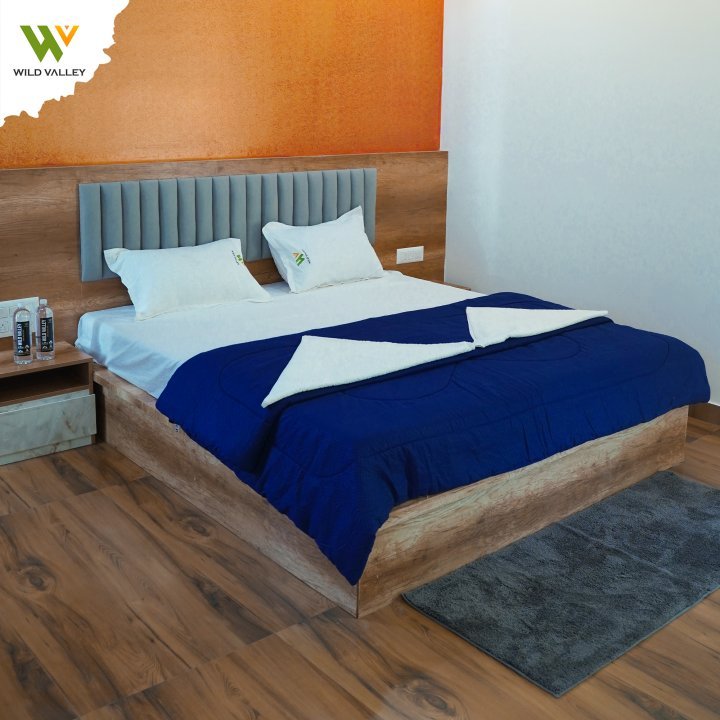 Crest Hill View Rooms ( 1st Floor AC)